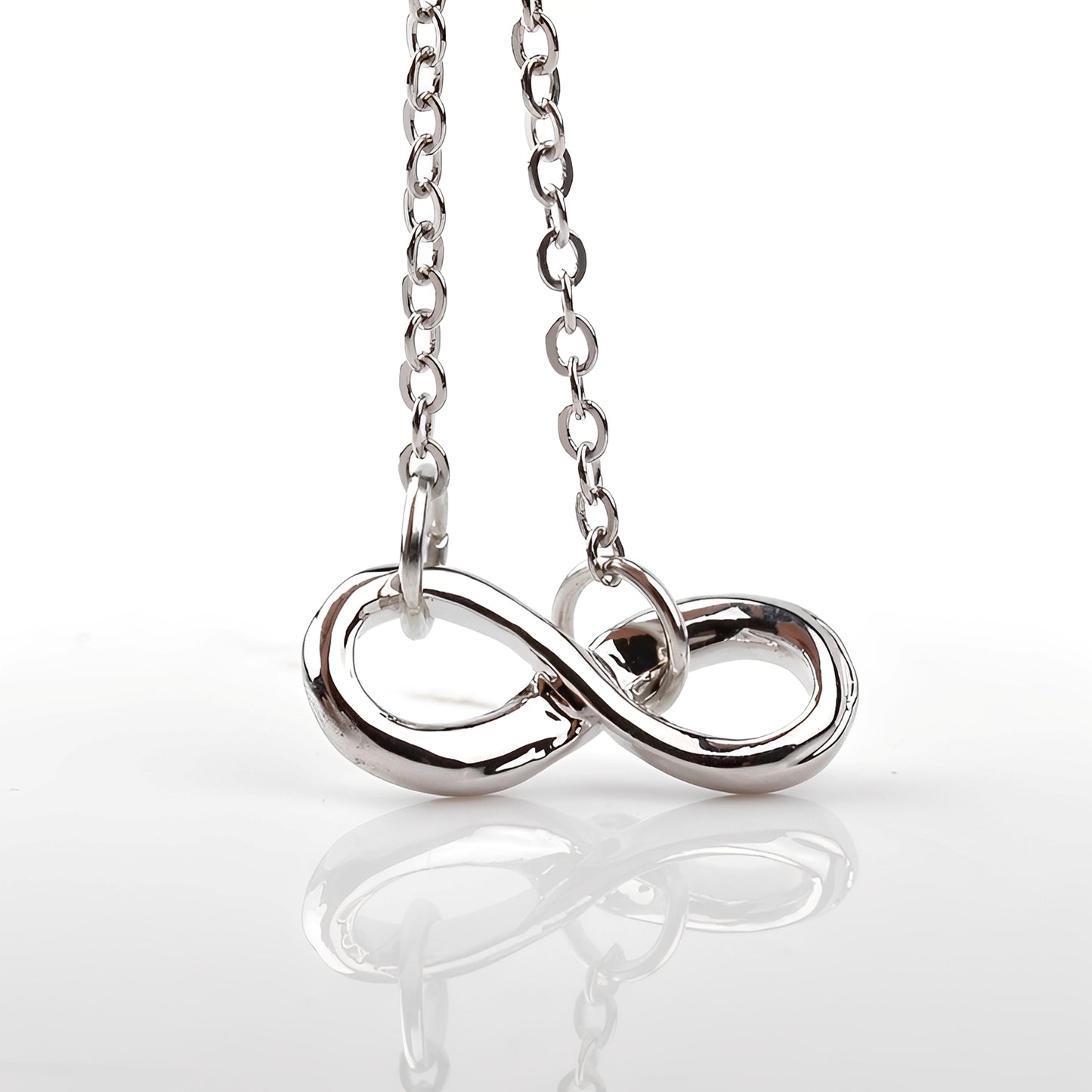 Reich – Collar Infinito Elegante