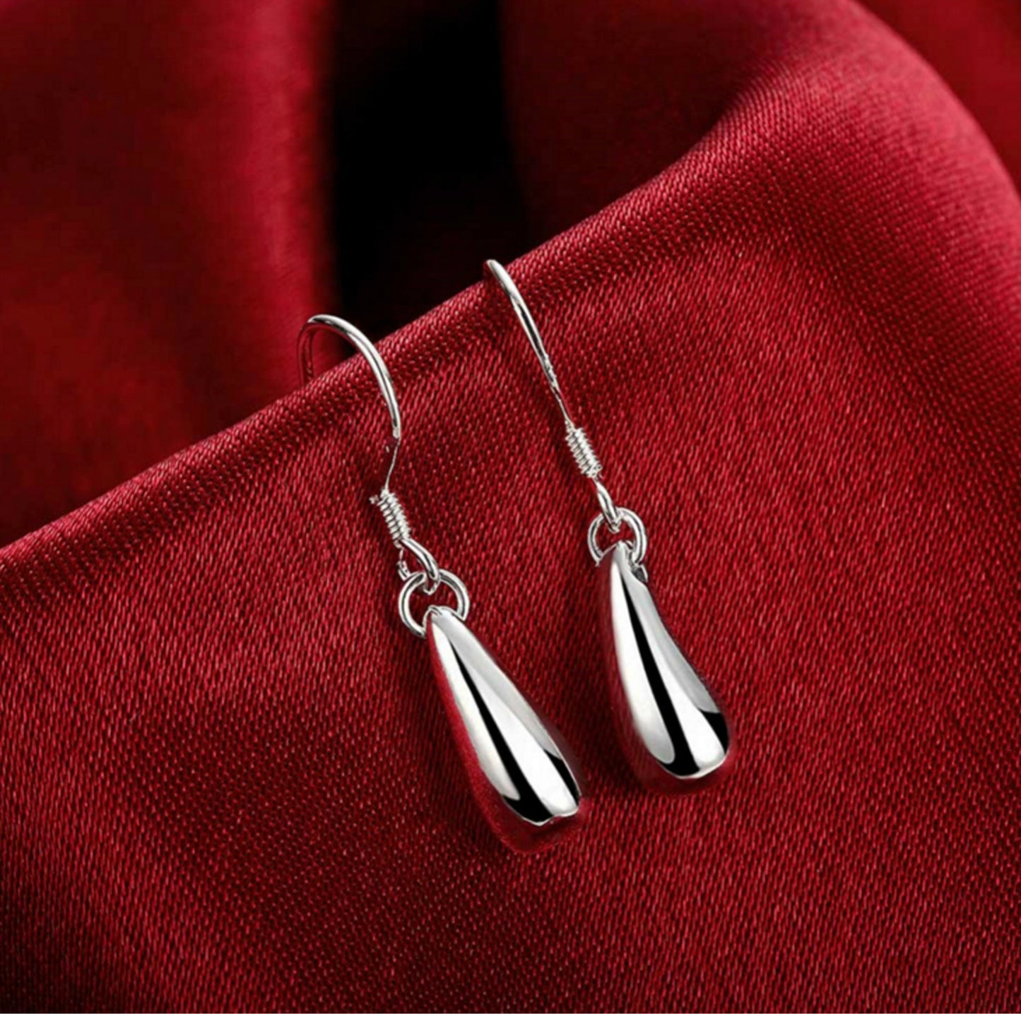 Kelly – Pendientes Gota Plateada Elegantes