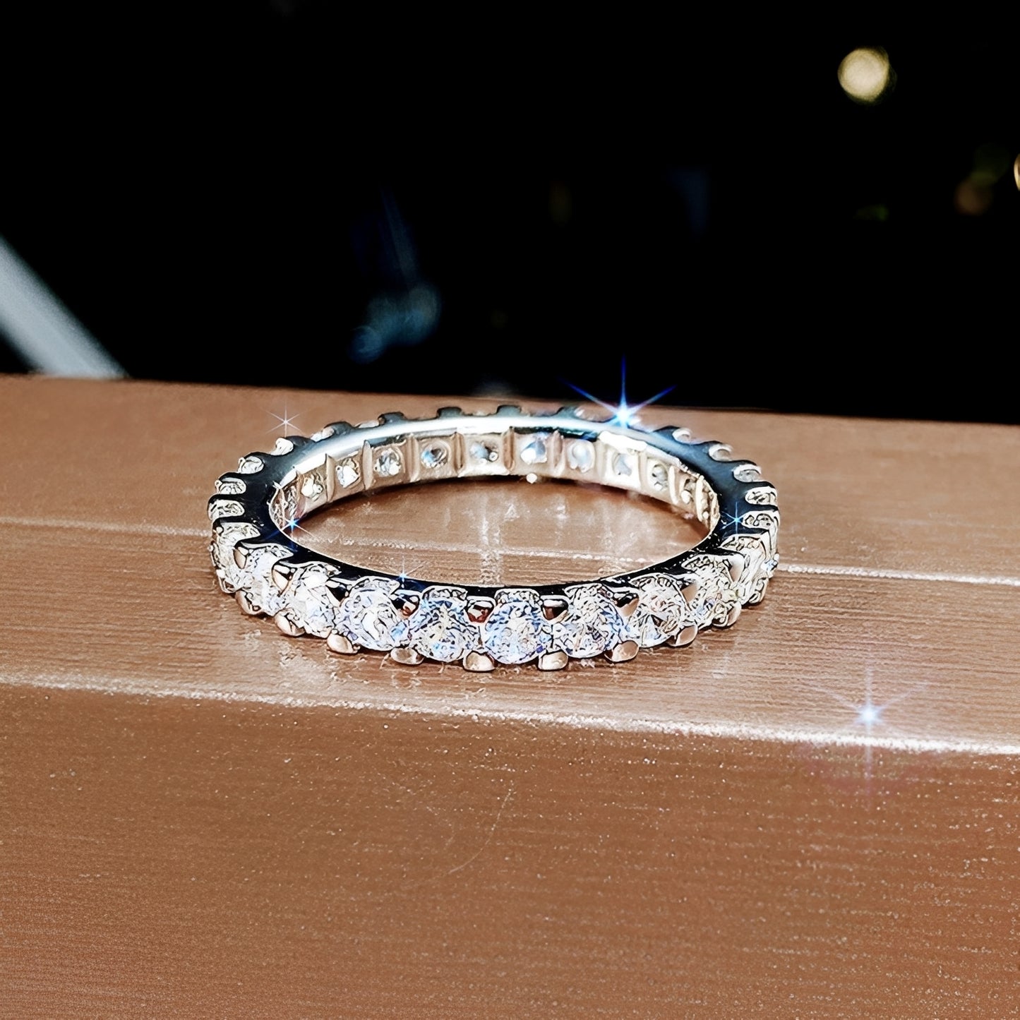 Rina – Anillo de Zirconia Circular Elegante