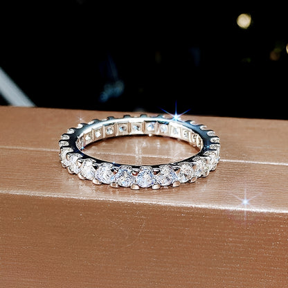 Rina – Anillo de Zirconia Circular Elegante