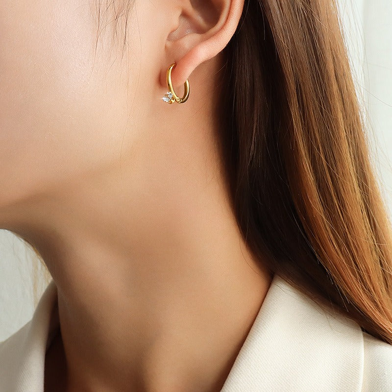 Ayla – Pendientes Pequeños con Zirconia Elegantes