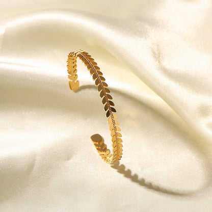 Fely – Brazalete con Diseño de Hojas y Charms