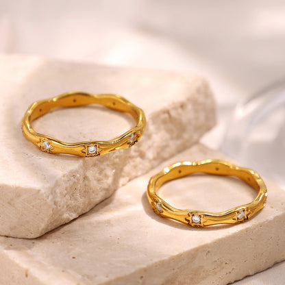 Aurelia – Anillo Ondulado Estrella de Ocho Puntas