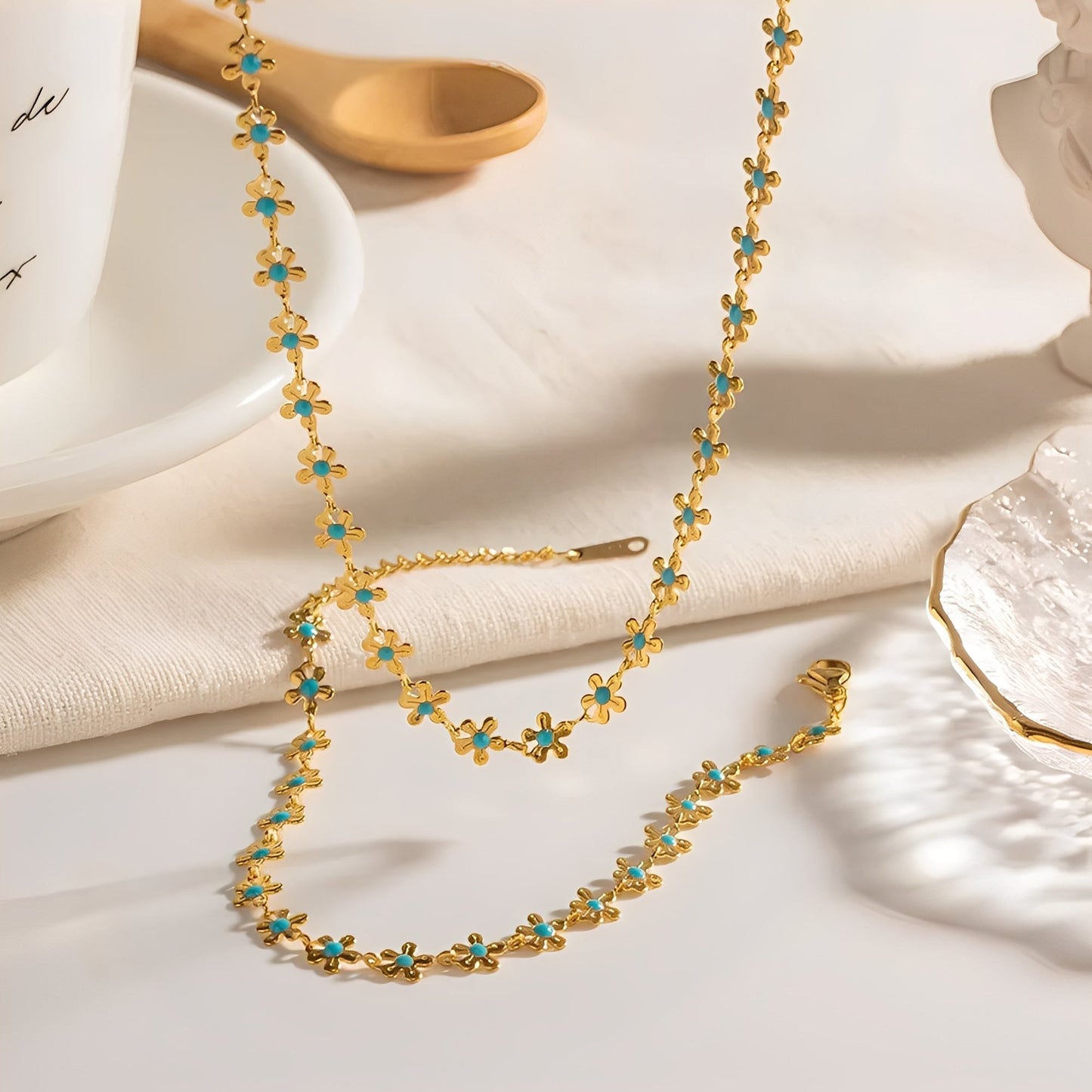 Daphne – Collar Dorado Margarita Vintage