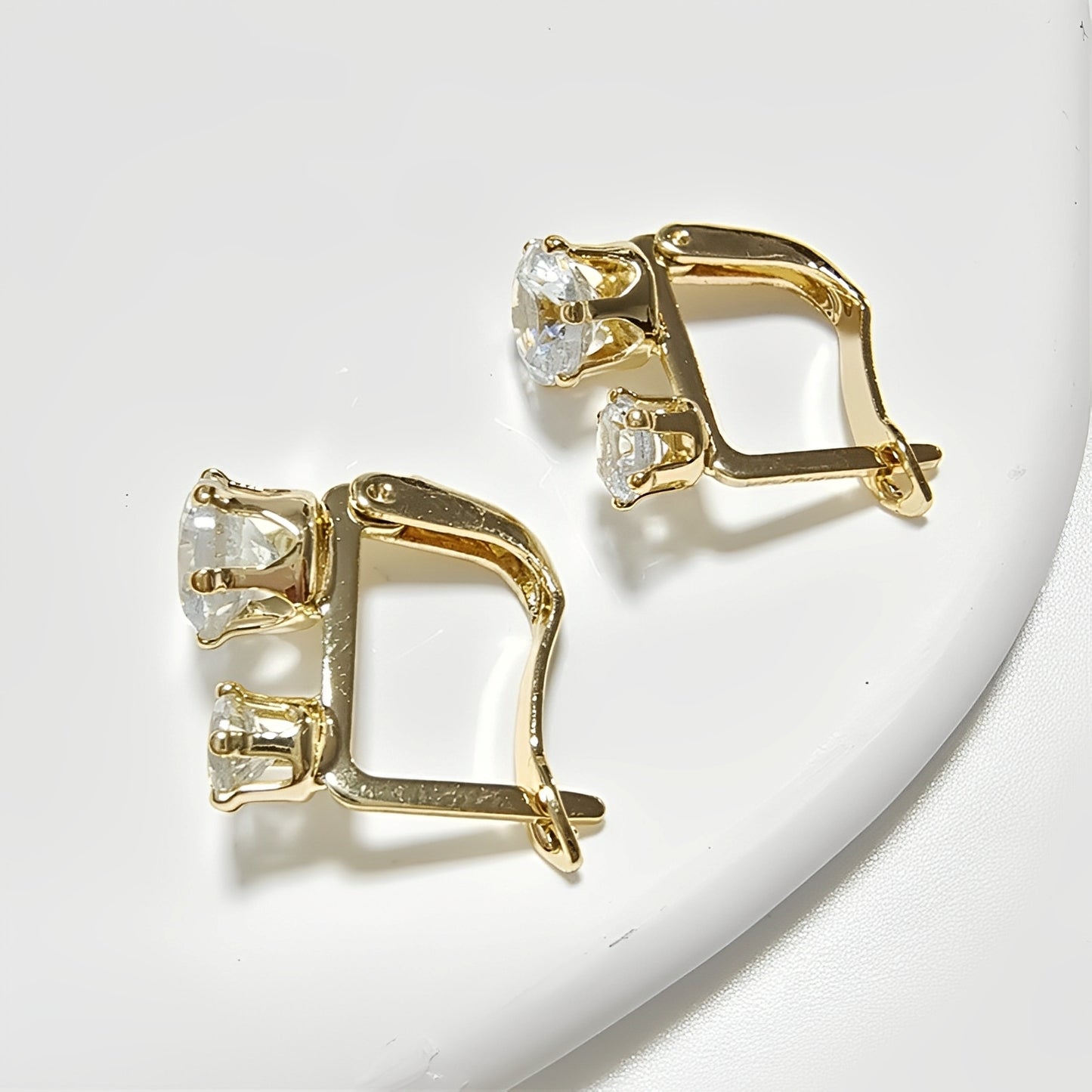 Lianne – Pendientes Vintage Dorados con Circonitas
