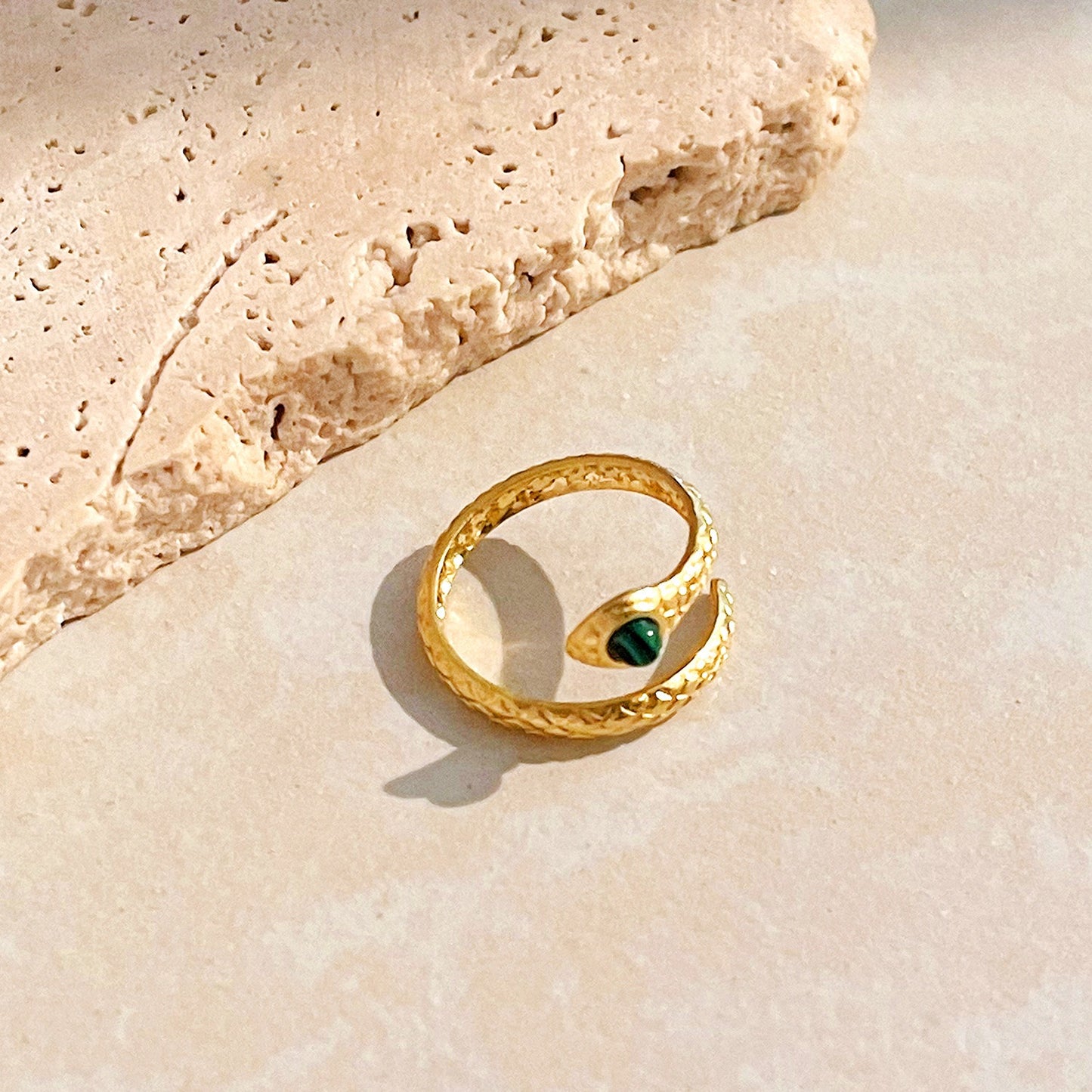 Selene – Anillo Serpiente Vintage en Acero