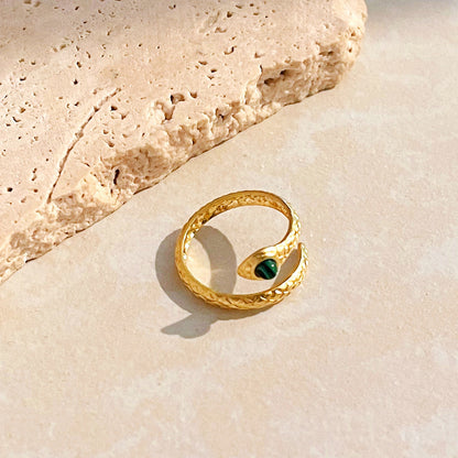 Selene – Anillo Serpiente Vintage en Acero
