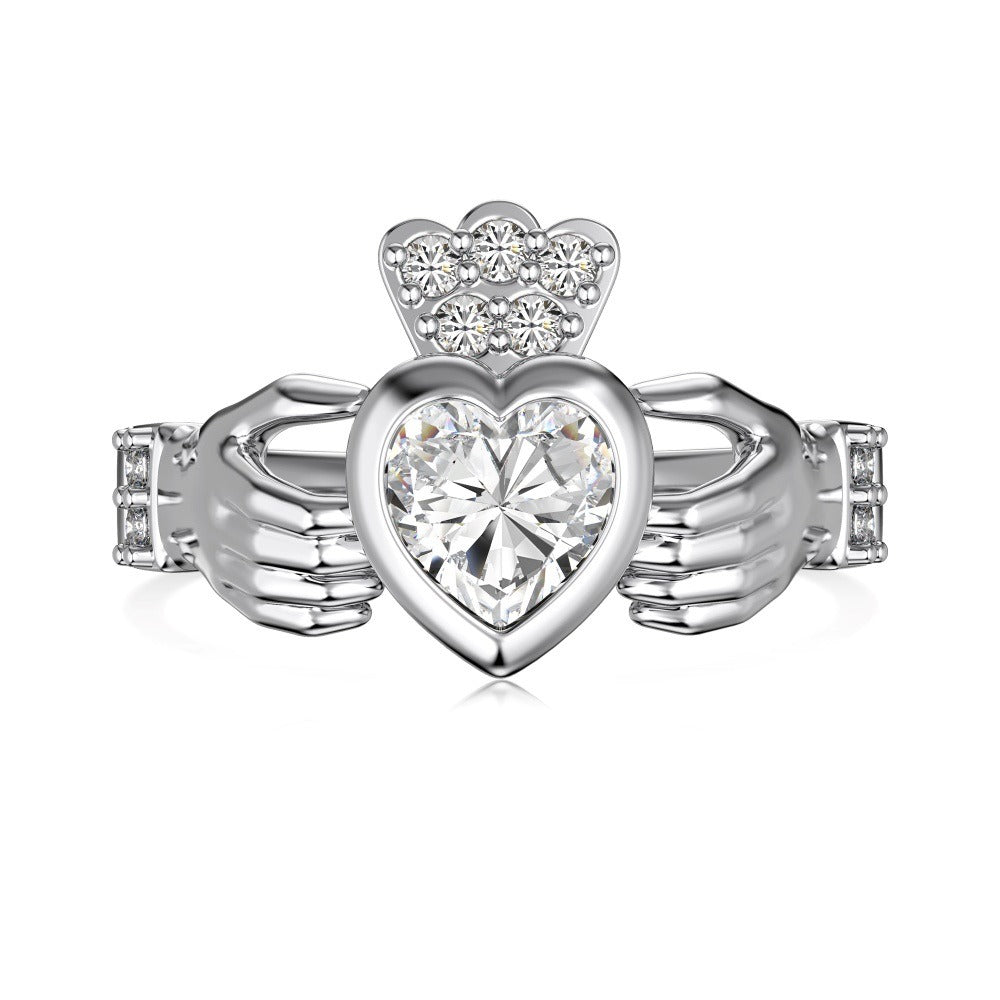 Rhea – Anillo Corazón con Brillo Elegante