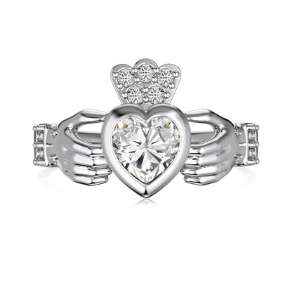 Rhea – Anillo Corazón con Brillo Elegante