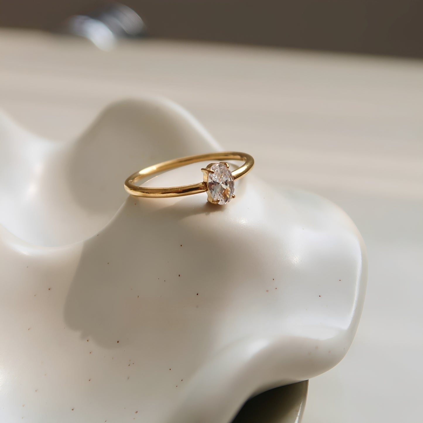 Ivana – Anillo Ovalado con Estilo Elegante