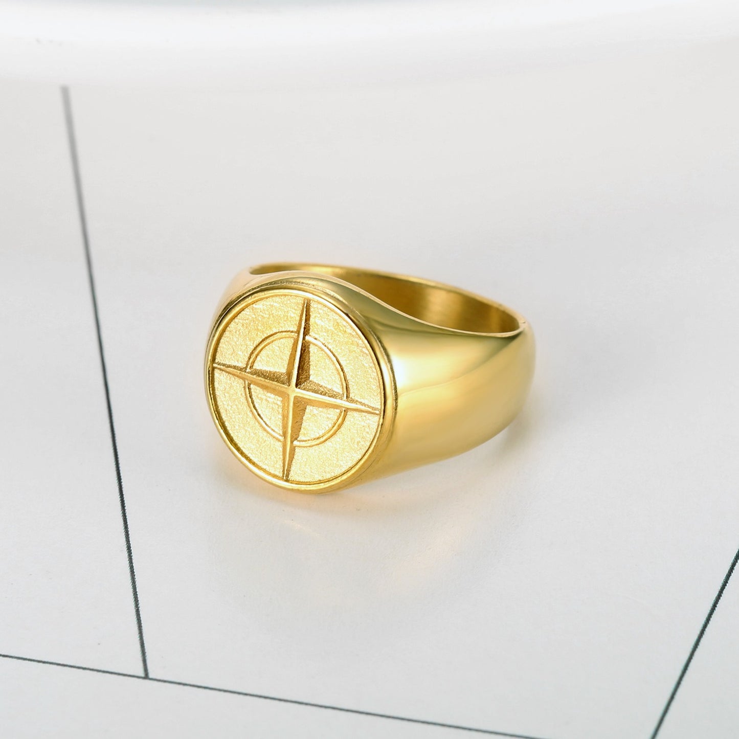 Marina – Anillo Náutico con Diseño de Ancla
