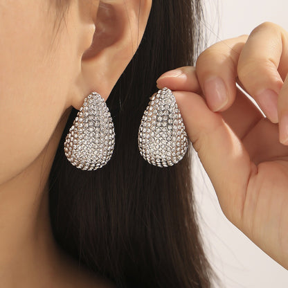 Lella – Pendientes Gota Pavé con Estilo Elegante y Chic