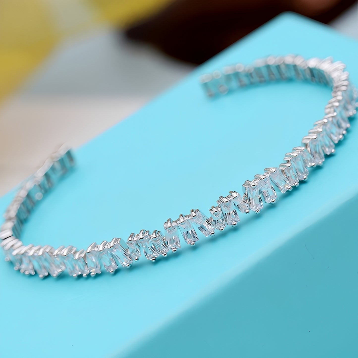 Lara – Pulsera de Zirconia Elegante y Moderna