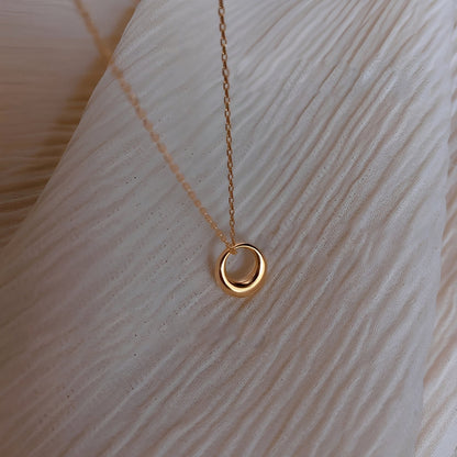 Tahlia – Collar Círculo Geométrico