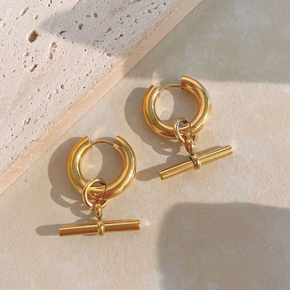 Vima – Pendientes Aro T-Bar con Estilo Elegante