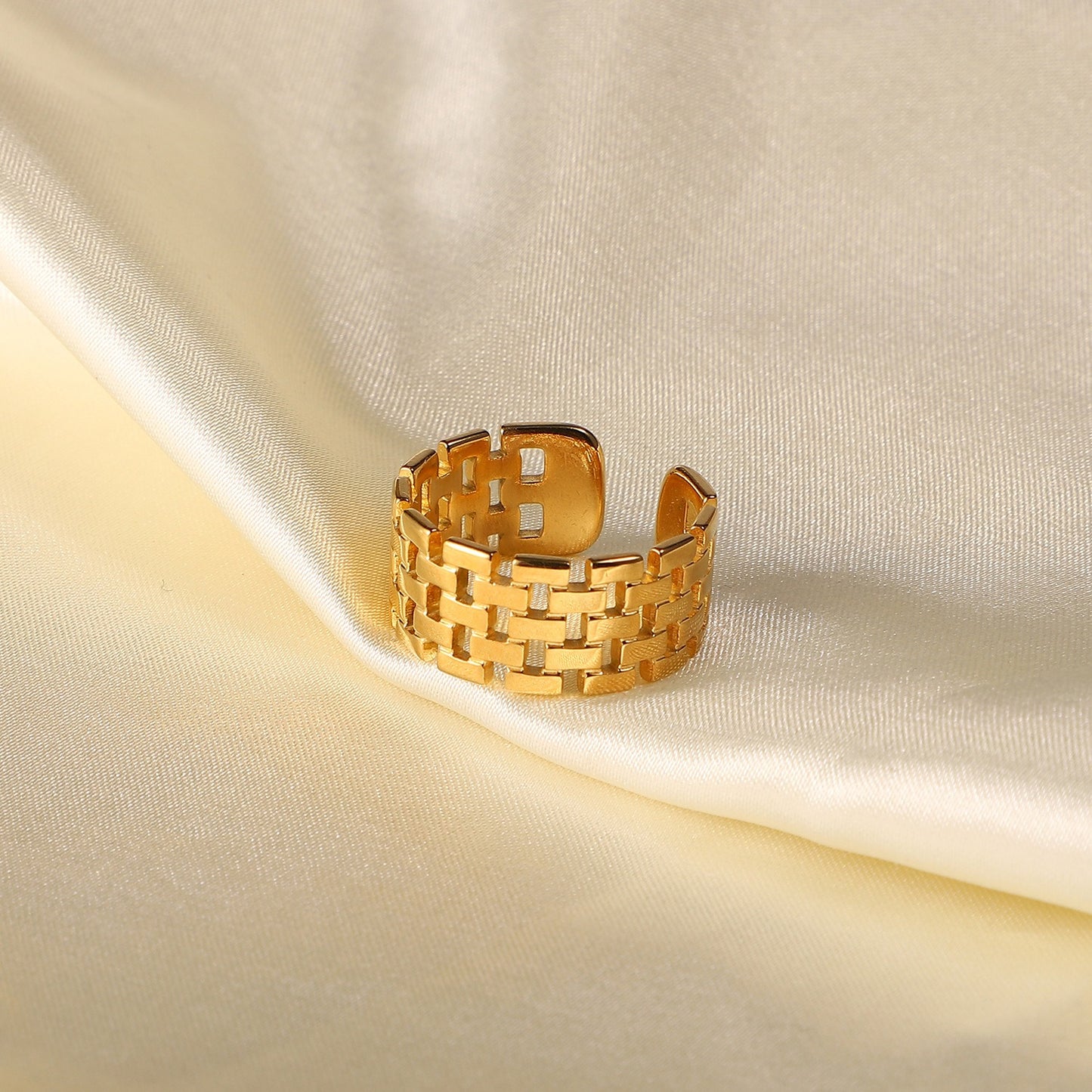 Aileen – Anillo Banda Dorada Elegante