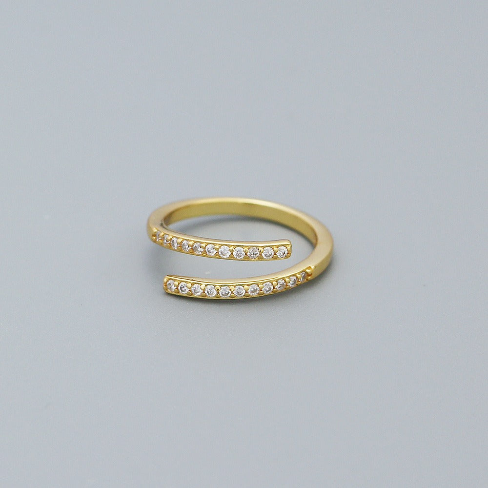 Elina – Anillo Geométrico con Circón Incrustado
