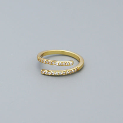 Elina – Anillo Geométrico con Circón Incrustado