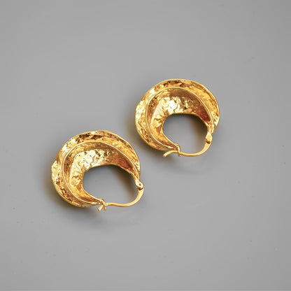 Klarissa – Pendientes Aro Curvo Elegante