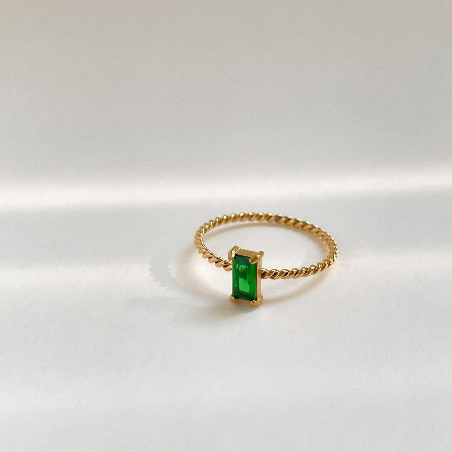 Selin – Anillo Piedra Fina Torsionada
