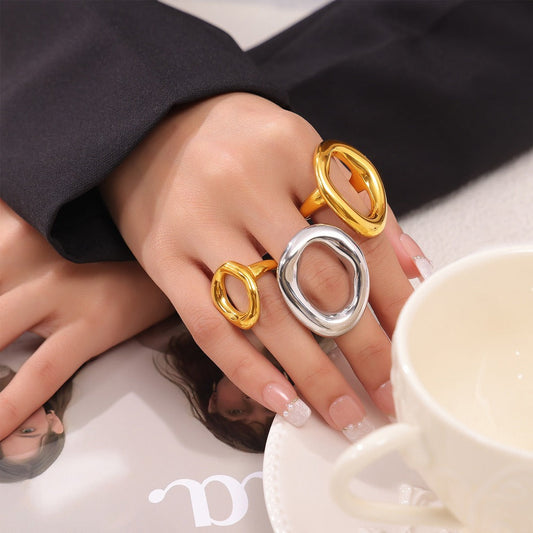 Emman – Anillo Escultórico Dorado Elegante