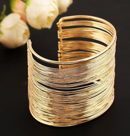 Mira – Pulsera Dorada Antigua Elegante