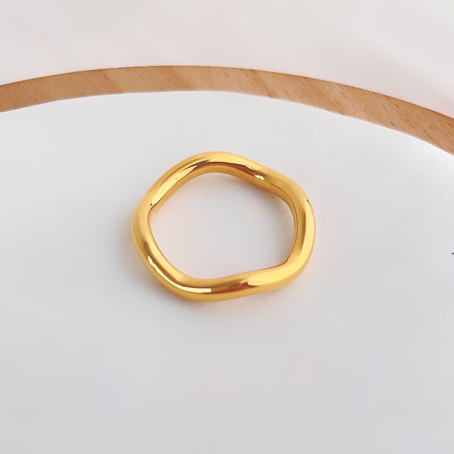 Lorena – Anillo Onda Curvada Elegante
