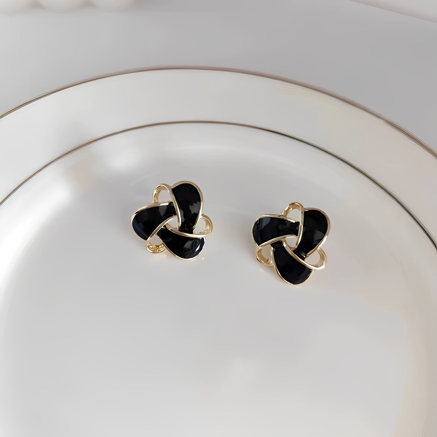 Tala – Pendientes Media Luna Minimalistas