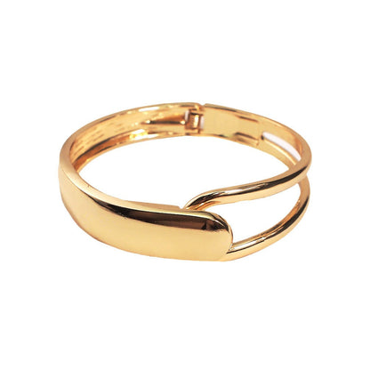 Alyssa – Pulsera Brazalete Dorado Elegante