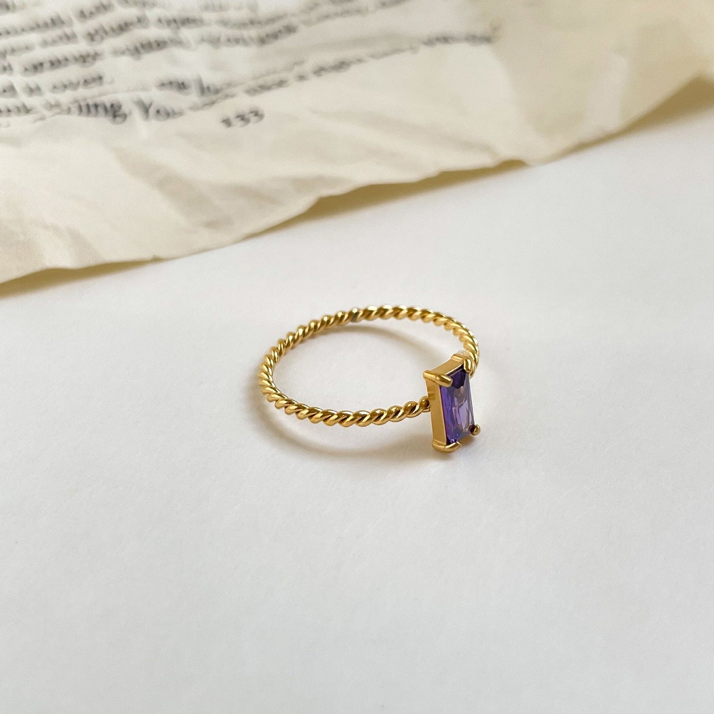 Selin – Anillo Piedra Fina Torsionada