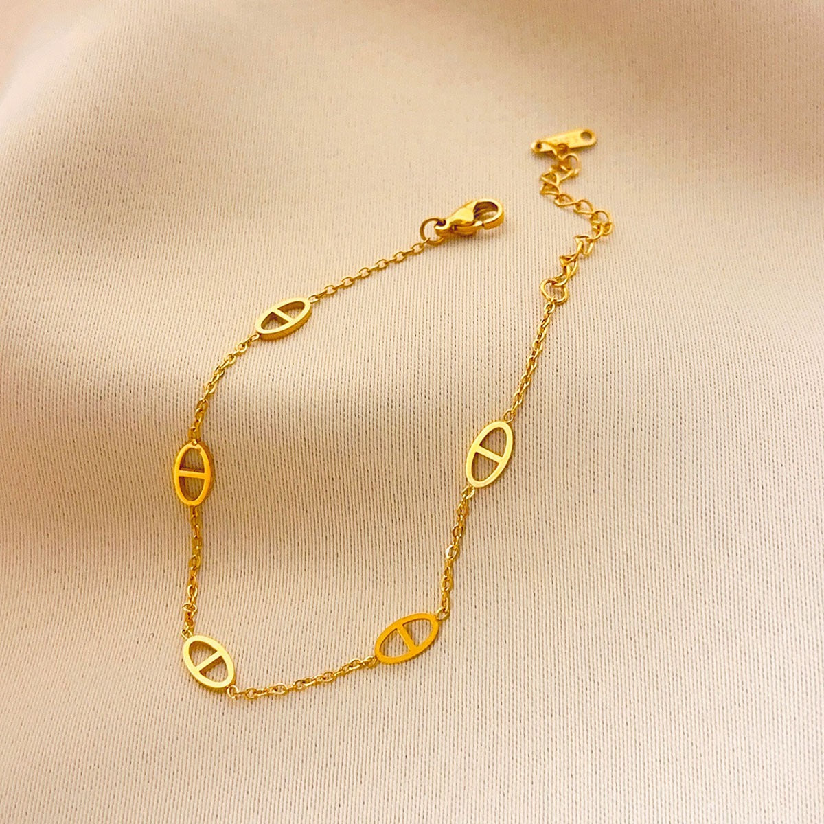Ellen – Pulsera Minimalista de Elegancia Moderna