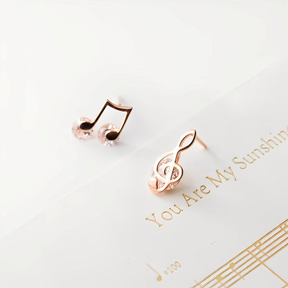 Reina – Bisutería de Orejas Musical en Oro con Zirconia