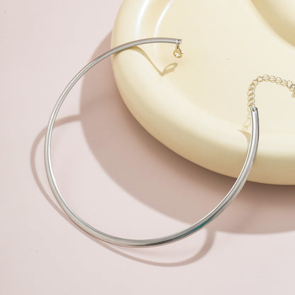 Aura – Collar Arco Elegante