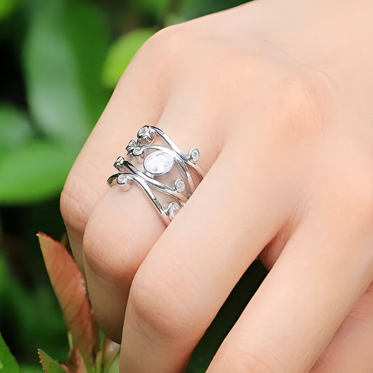 Inara – Anillo Vintage Plateado con Circonita Irregular