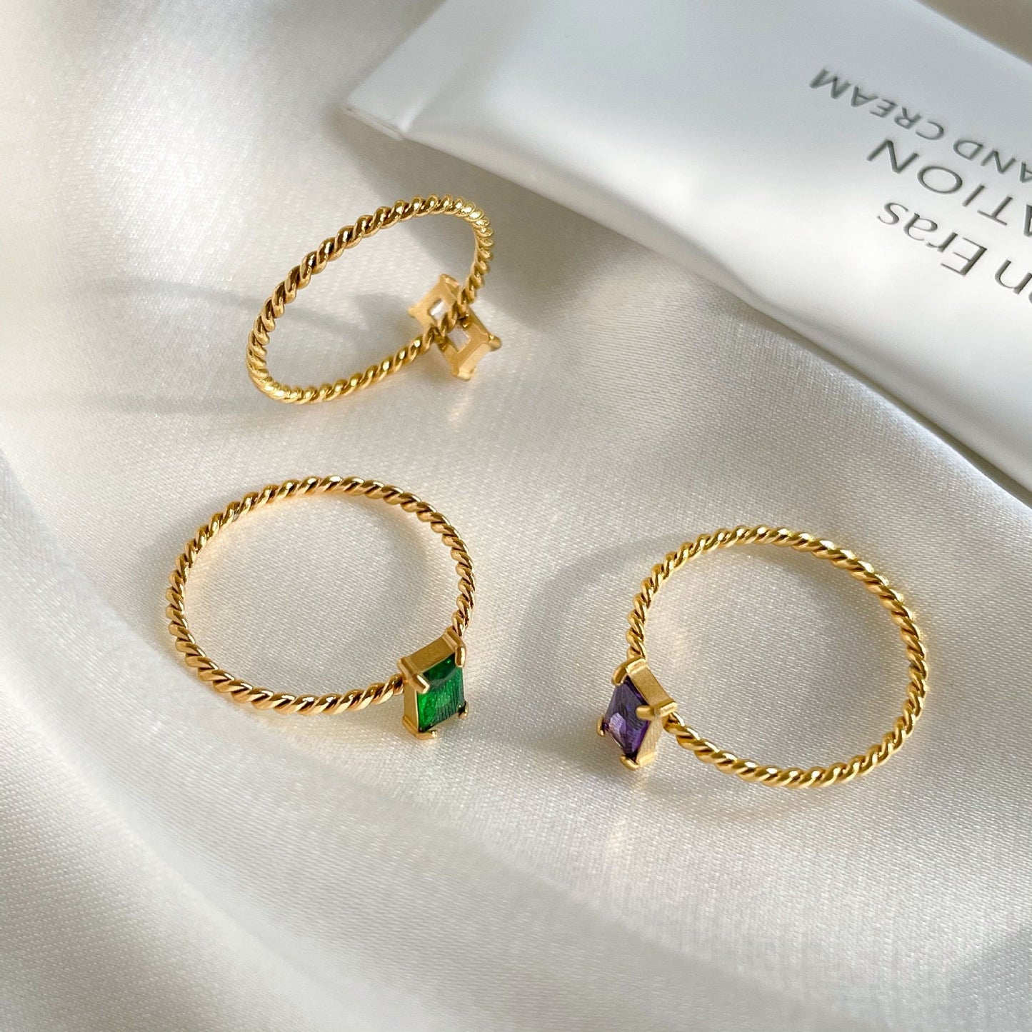 Selin – Anillo Piedra Fina Torsionada