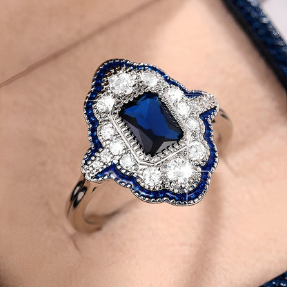 Inaya – Anillo Vintage de Plata con Cristal Azul