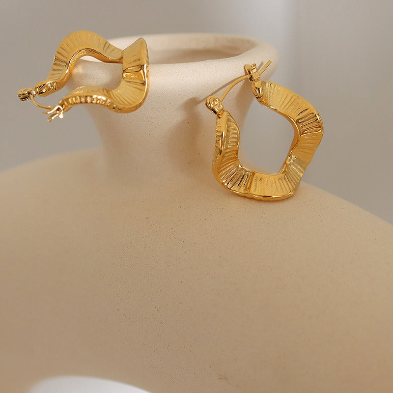 Alba – Pendientes Ondulados en Acero Titanio