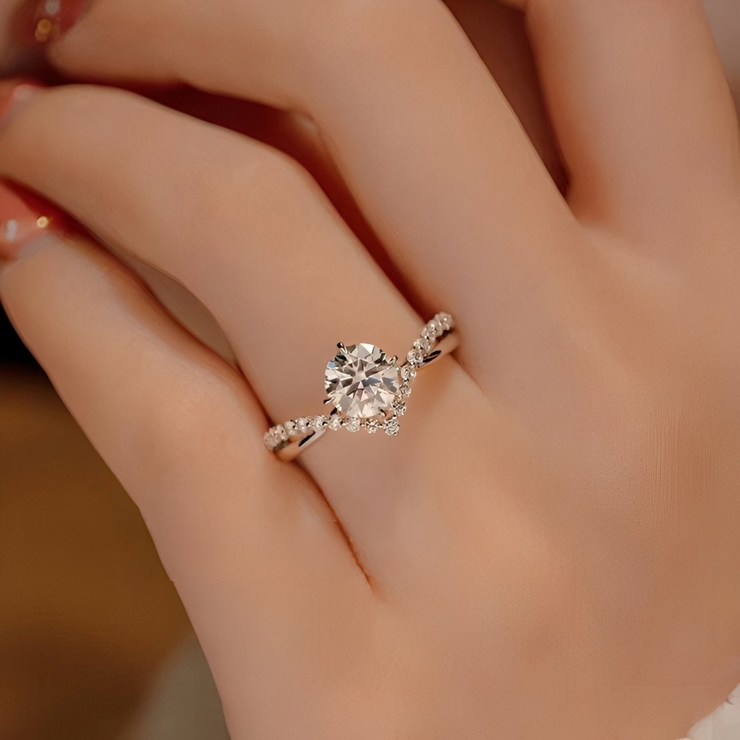 Eila – Anillo Encantador con Cristal Blanco