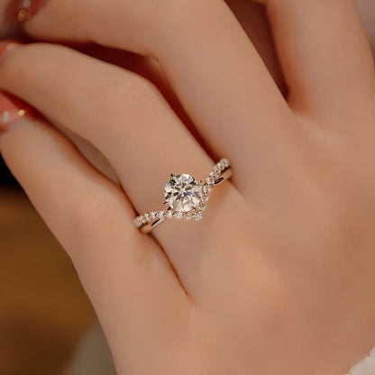 Eila – Anillo Encantador con Cristal Blanco