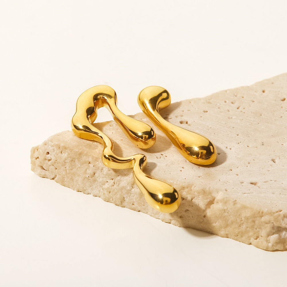 Gina – Pendientes Irregulares con Acabado Dorado