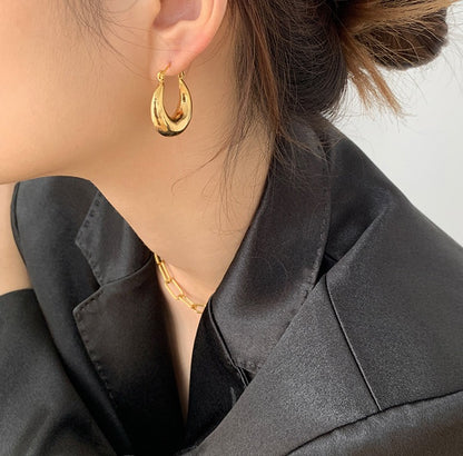 Serana – Pendientes Media Luna Huecos Elegantes