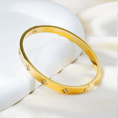 Niana – Brazalete Trébol con Detalles Brillantes