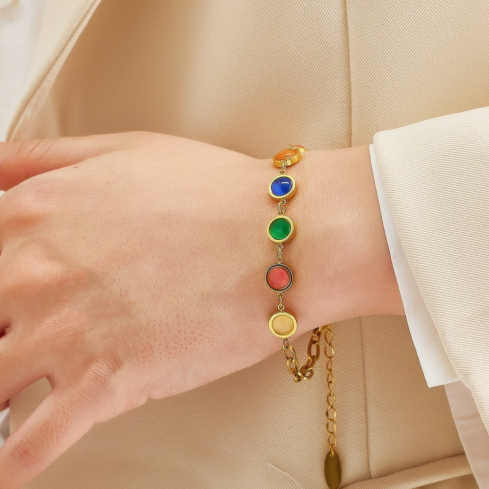 Maisie – Pulsera Dorada con Piedra Colorida