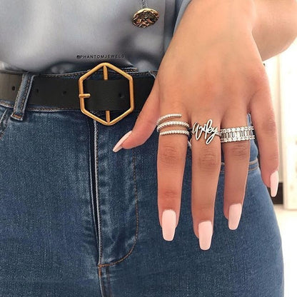 Ailee – Anillo Espiral Pavimentado de Cristales