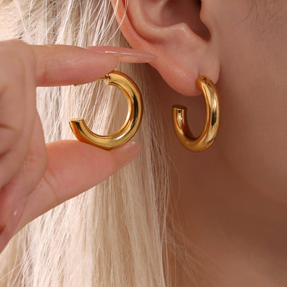 Tori – Pendientes en Forma de C Elegantes