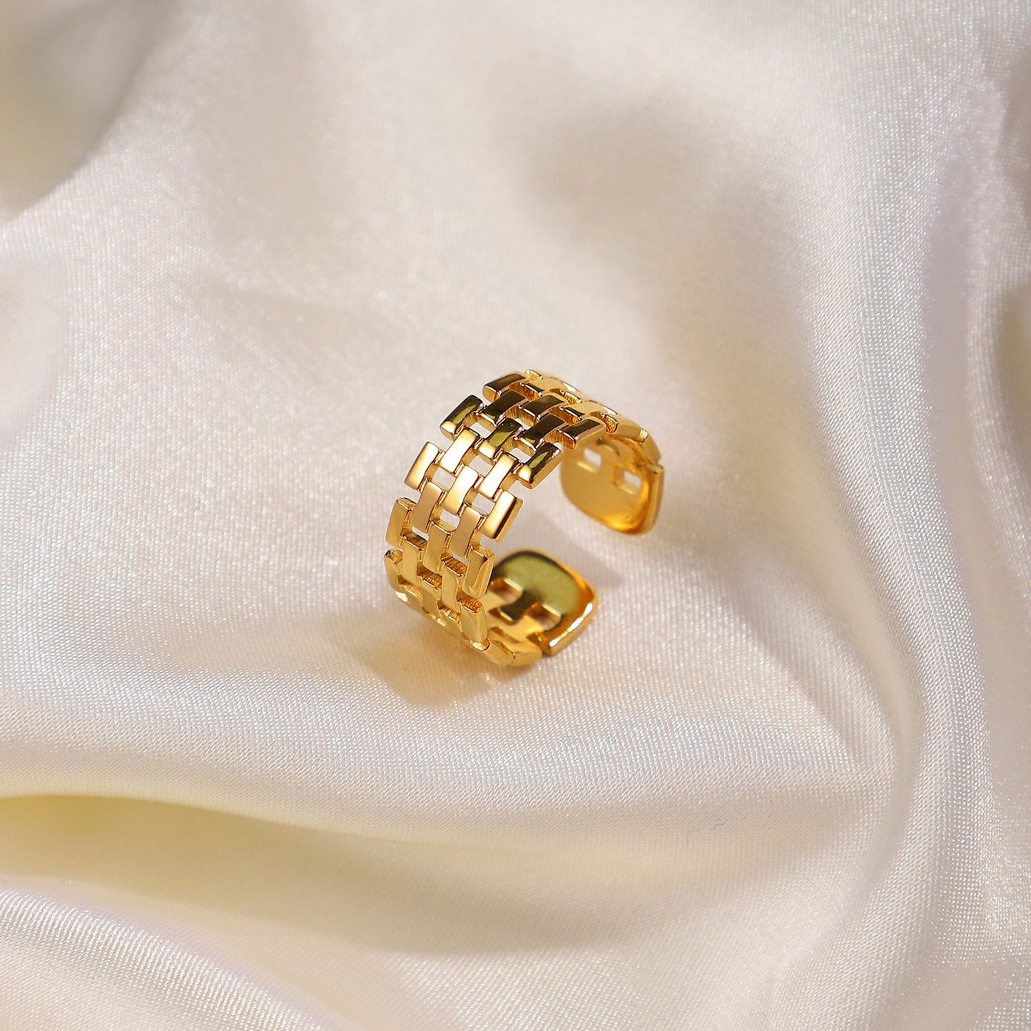 Aileen – Anillo Banda Dorada Elegante