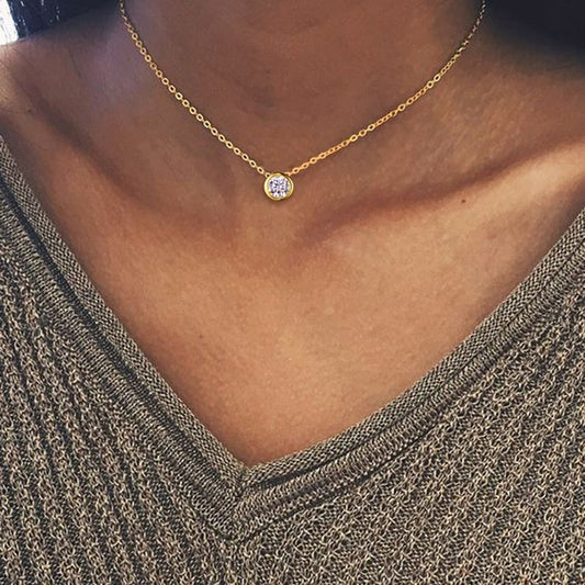 Fatima – Collar Dorado con Colgante Redondo de Zirconia