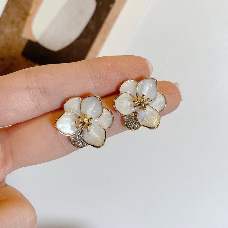 Dolly – Pendientes Dorados Flor con Piedra