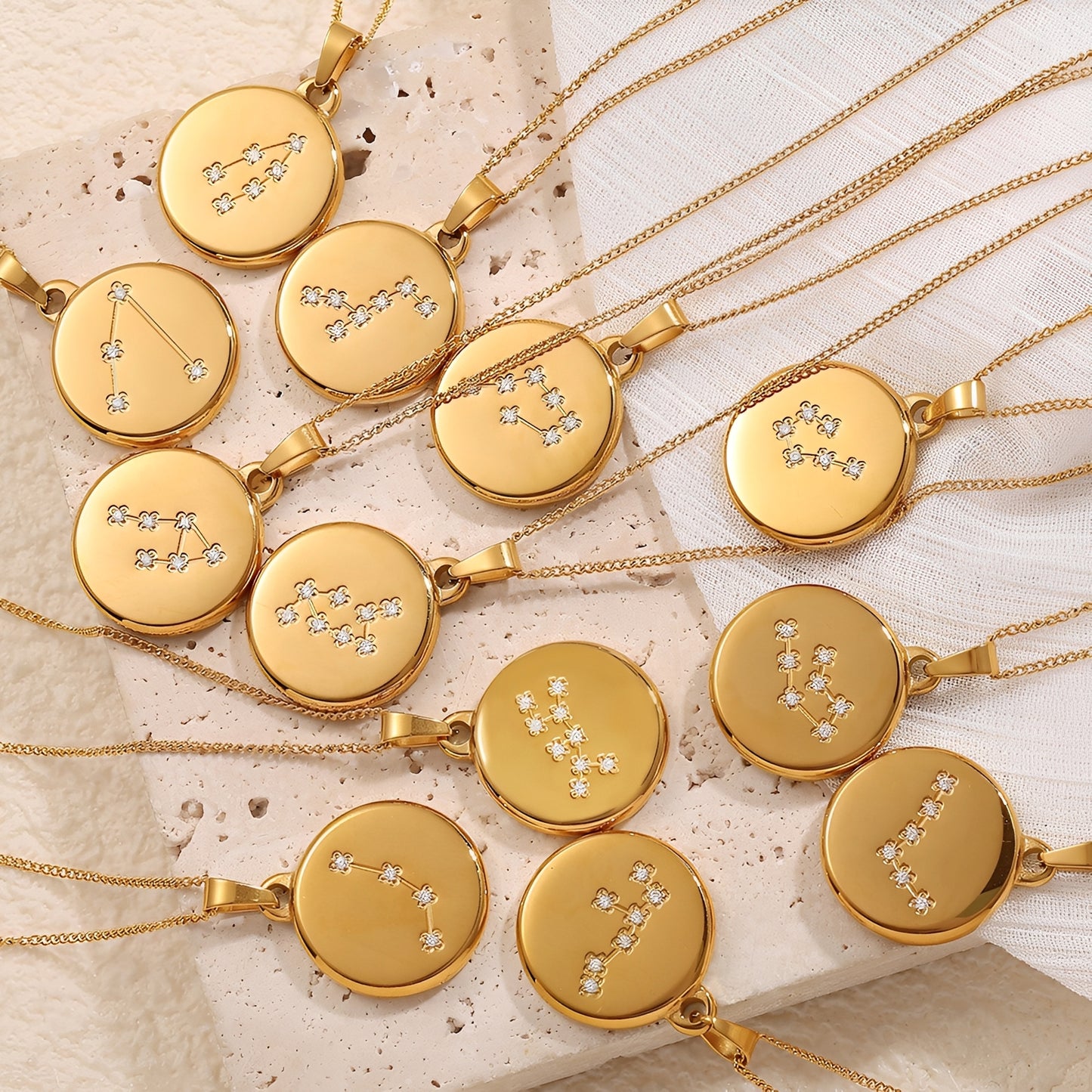Zendaya – Collar Zodiaco Estelar