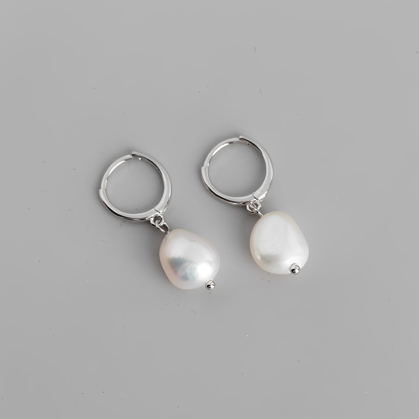 Akira – Pendientes Perla Barroca Irregular Elegantes